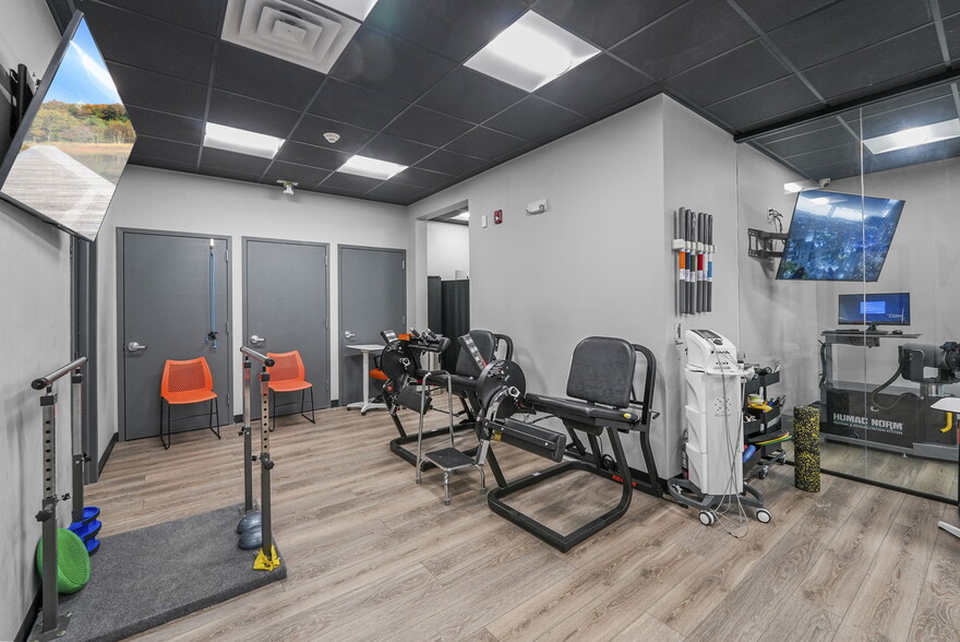 More Photos Of 530-540 Bergen Blvd, Ridgefield Office For Sale