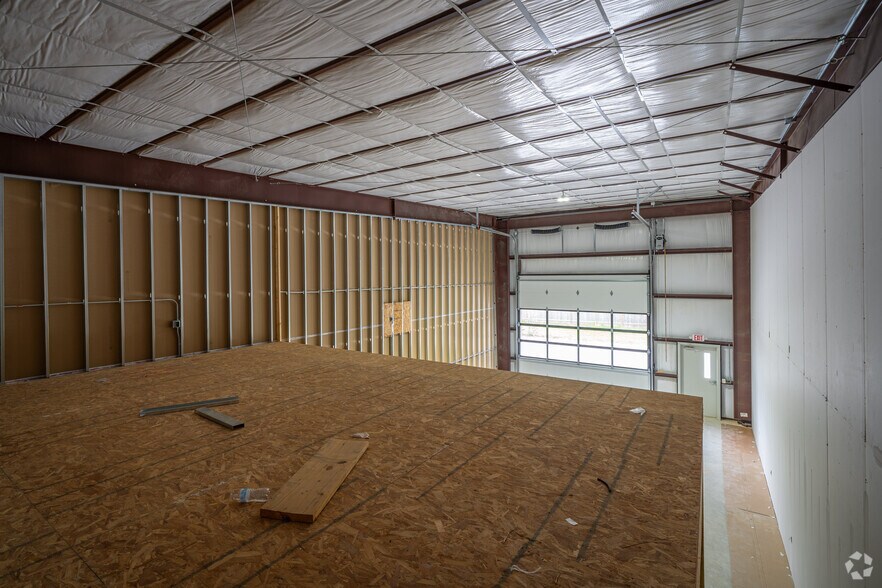 More Photos Of 17214 Huffmeister Rd, Cypress Showroom For Sale