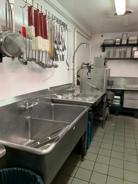 More Photos Of 307 N Broadway, Green Bay Restaurant For Sale