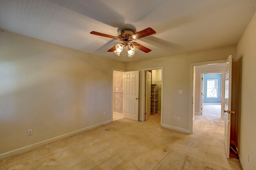 More Photos Of 113 Robert Bruce dr, Manteo Flex For Sale