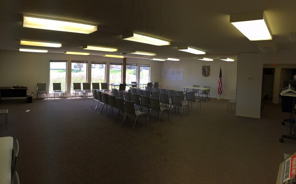 More Photos Of 2101 Windsor Pl, Champaign Office For Lease