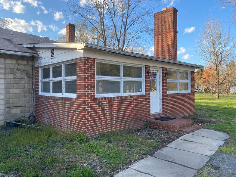 More Photos Of 930 Galesville Rd, Galesville Auto Repair For Sale