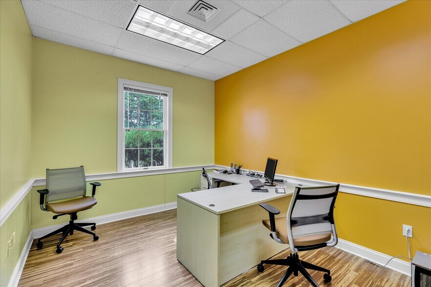 More Photos Of 1330 Phinney's Ln, Hyannis Medical For Sale