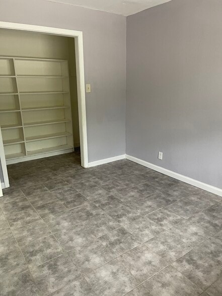 More Photos Of 9211 N Green River Dr, Houston Apartments For Sale