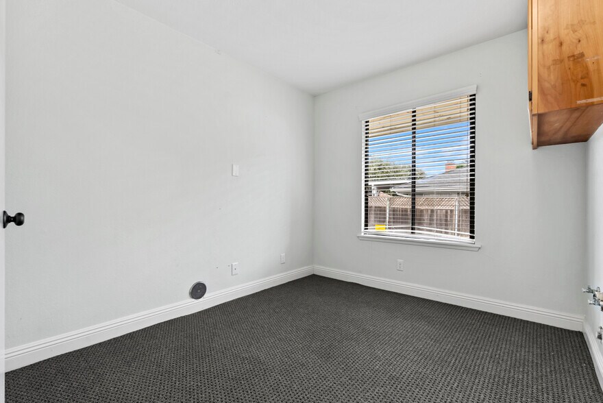 More Photos Of 970 Petit Ave, Ventura Medical For Sale