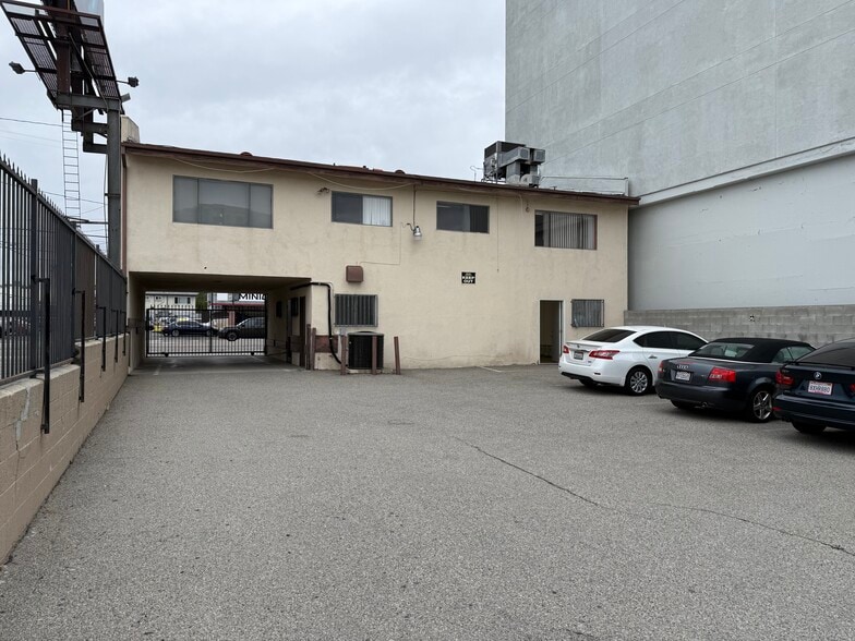 Primary Photo Of 11354 Burbank Blvd, North Hollywood Loft Creative Space For Lease