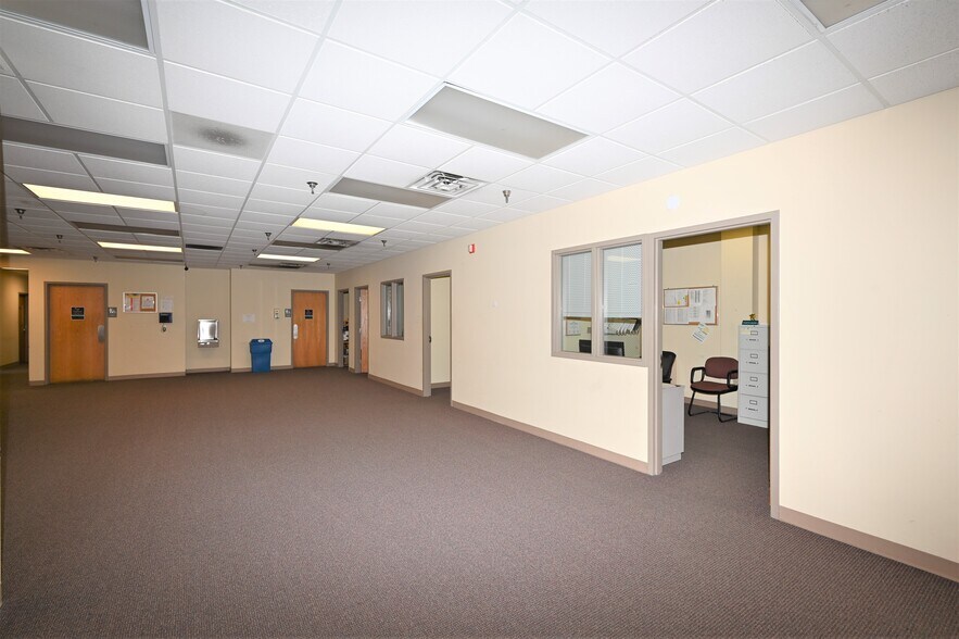 More Photos Of 225 N Daniels Way, Bloomington Refrigeration Cold Storage For Lease