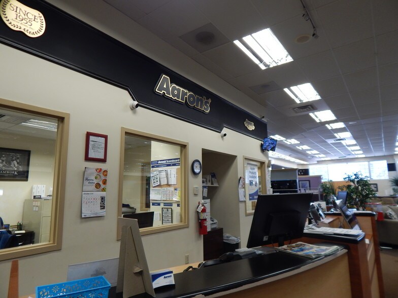 More Photos Of 1035 State St, Schenectady Freestanding For Sale