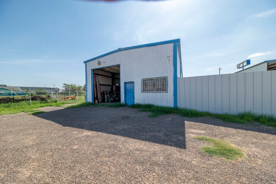 More Photos Of 708 S Colorado St, Midland Industrial For Sale