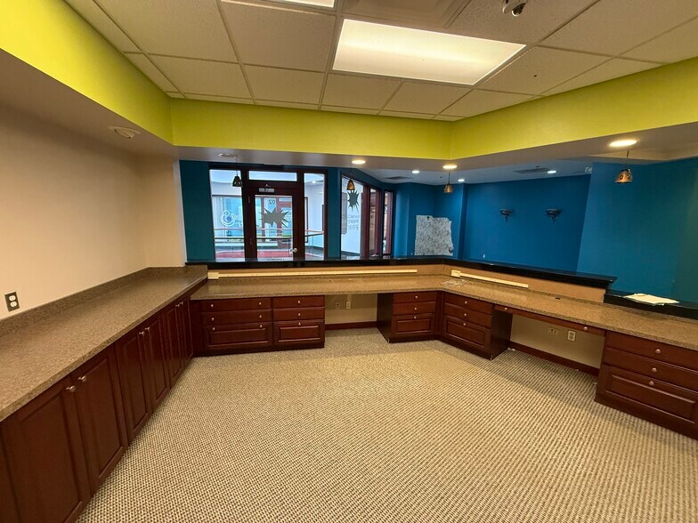 More Photos Of 39525 14 Mile Rd, Novi Medical For Lease