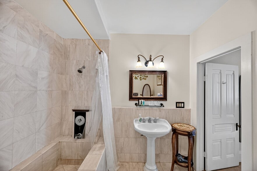 More Photos Of 620 El Salto Dr, Capitola Hospitality For Sale