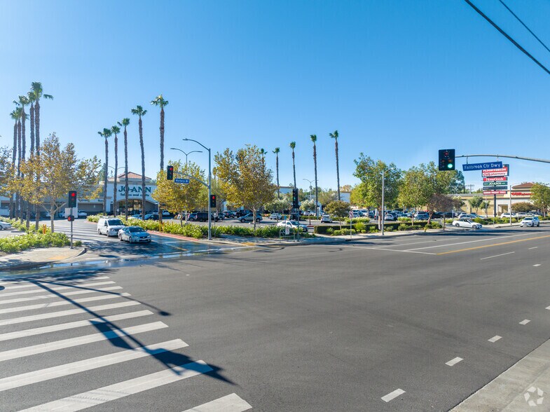 More Photos Of 22828-22968 Victory Blvd, Woodland Hills Unknown For Lease