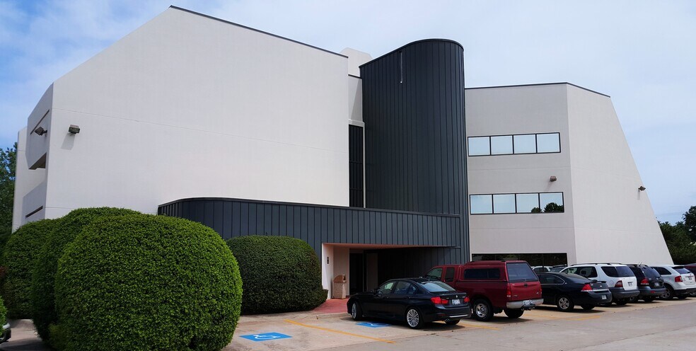 More Photos Of 2600 Van Buren St, Norman Office For Lease