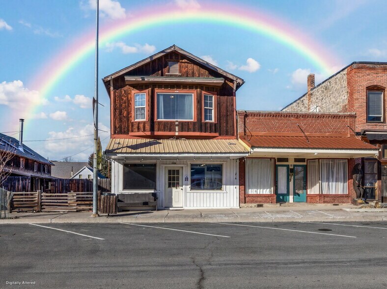 More Photos Of 142 NW Front St, Prairie City Storefront Retail Residential For Sale