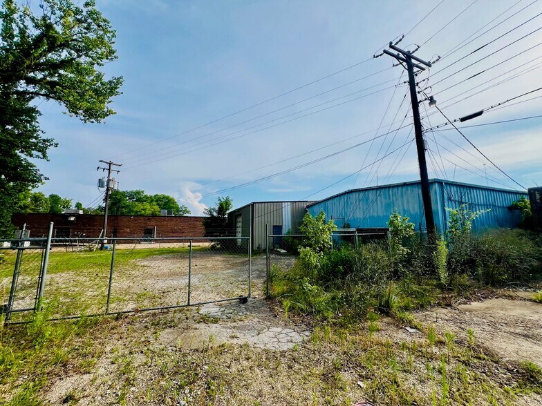 More Photos Of 504 N 2nd St, Booneville Auto Repair For Sale