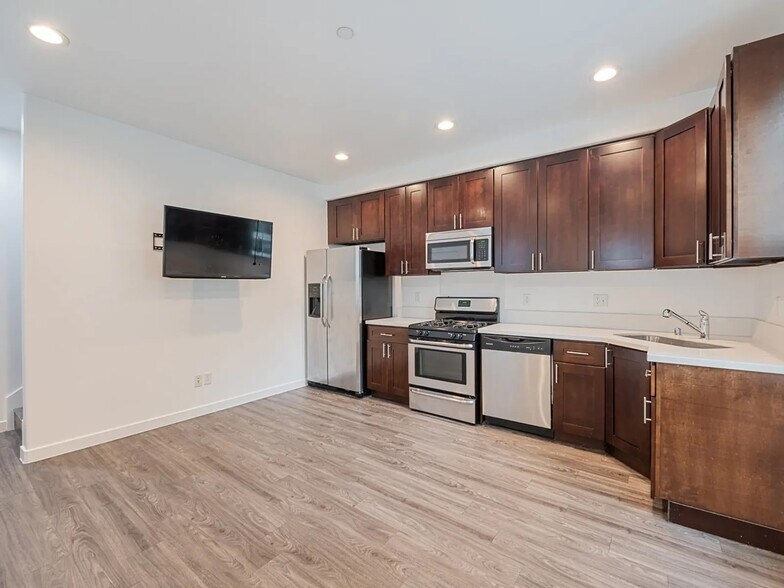 More Photos Of 1227 W 30th St, Los Angeles Apartments For Sale