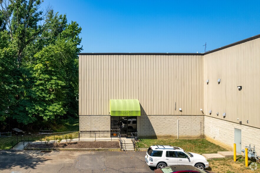 More Photos Of 2530 Pearl Buck Rd, Bristol Warehouse For Lease