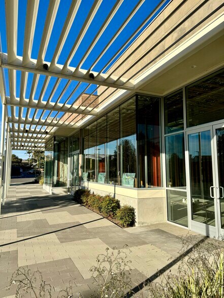 More Photos Of 1939-1987 S Victoria Ave, Ventura Freestanding For Lease