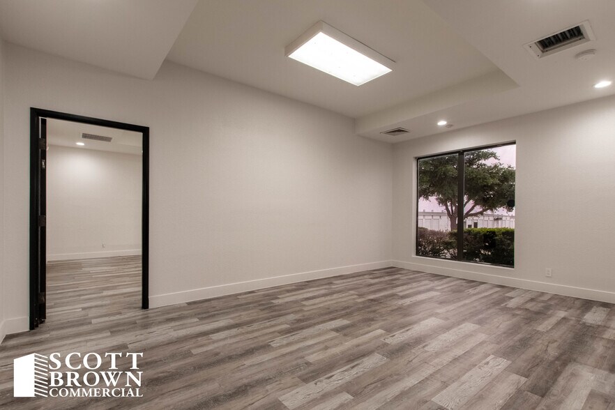 More Photos Of 2400 Worthington St, Denton Medical For Lease