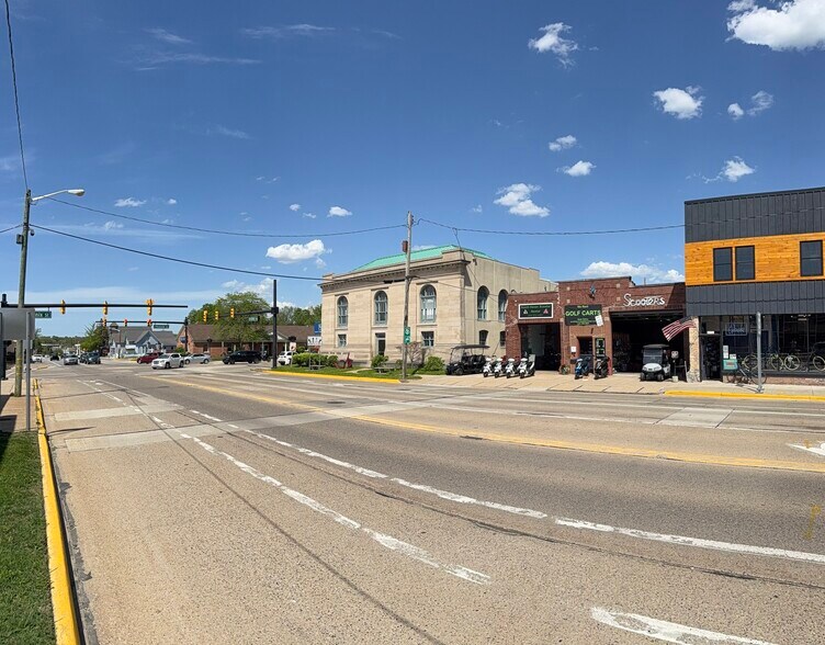 More Photos Of 311 Broadway St, South Haven Freestanding For Sale