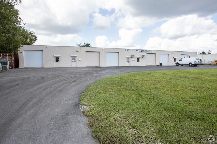 More Photos Of 11620 Chitwood Dr, Fort Myers Warehouse For Lease