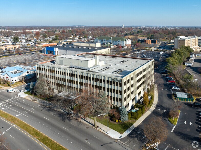 More Photos Of 900 Merchants Concourse, Westbury Office For Lease