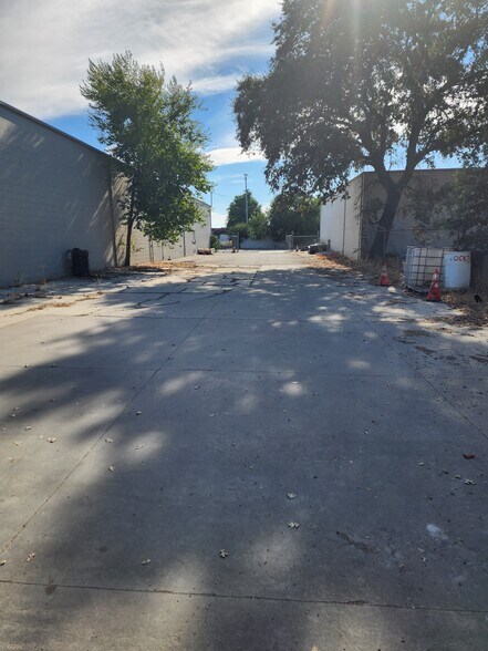 More Photos Of 4652 E Waterloo Rd, Stockton Warehouse For Lease