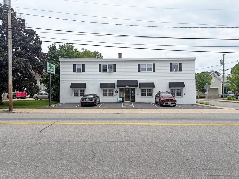 Primary Photo Of 860 Main St, Sanford Medical For Sale