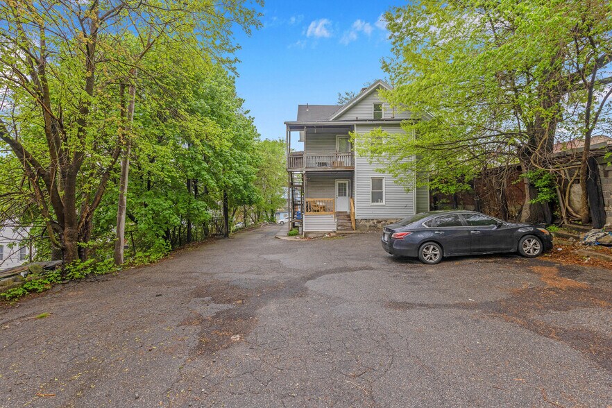 More Photos Of 46 Washington St, Waterbury Apartments For Sale