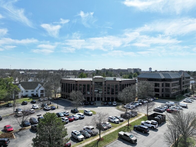 More Photos Of 4500 Bowling Blvd, Louisville Office For Lease