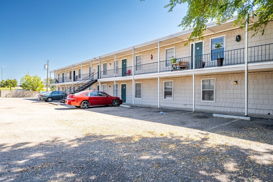 Primary Photo Of 5111 Interstate 35 N, Waco Apartments For Sale