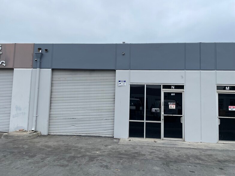 More Photos Of 809 S Lakeview Ave, Placentia Flex For Sale