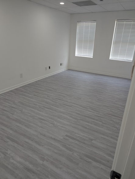 More Photos Of 8607-8609 2nd Ave, Silver Spring Medical For Sale