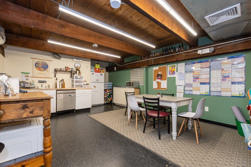 More Photos Of 10-12 Park St, Winchester Flex For Lease