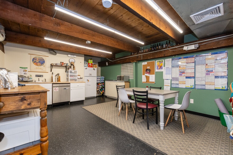 More Photos Of 10-12 Park St, Winchester Flex For Lease