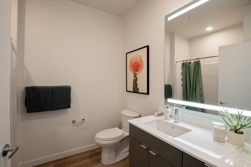 More Photos Of 1390 NE Compton Dr, Hillsboro Apartments For Lease