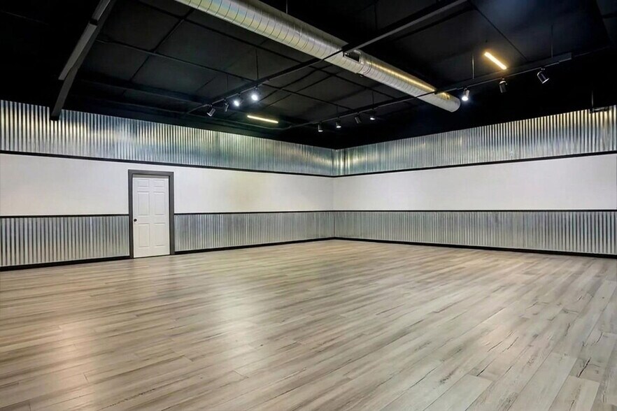 More Photos Of 2715 US Highway 69 N, Lufkin Bar For Sale