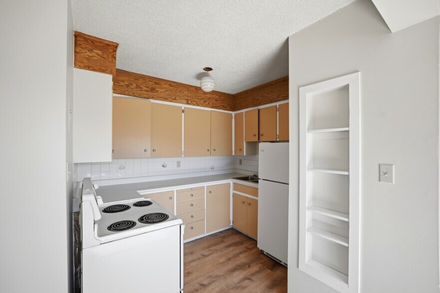 More Photos Of 1812 26th Ave SW, Calgary Apartments For Sale