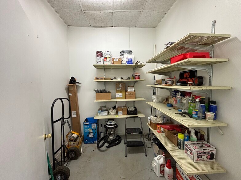 More Photos Of 866 FM 99, Whitsett Storefront For Sale