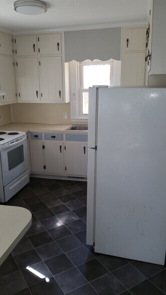 More Photos Of 579 West St, Pittsboro Office For Lease