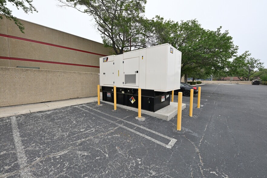 More Photos Of 13526 Nacogdoches Rd, San Antonio Flex For Lease