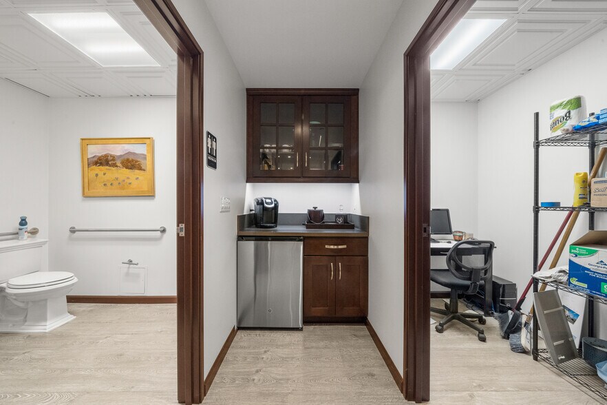 More Photos Of 25550 Hawthorne Blvd, Torrance Medical For Sale