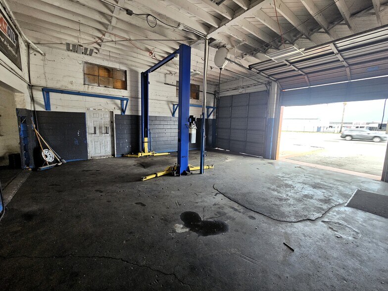 More Photos Of 15217 US 301, Dade City Office For Sale
