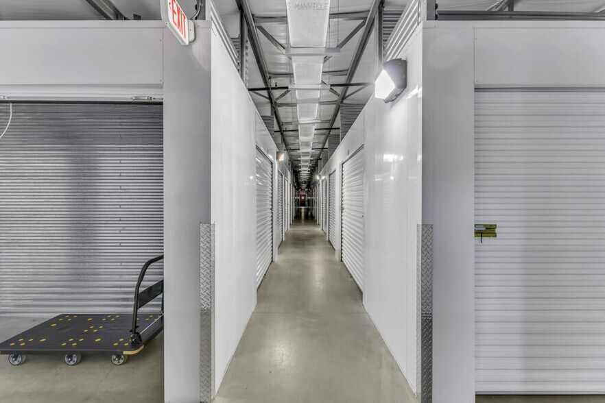 More Photos Of 1663 Moore Ave, Portland Self Storage For Sale