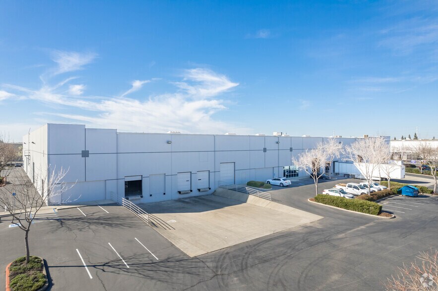 More Photos Of 8440 Rovana Cir, Sacramento Warehouse For Lease