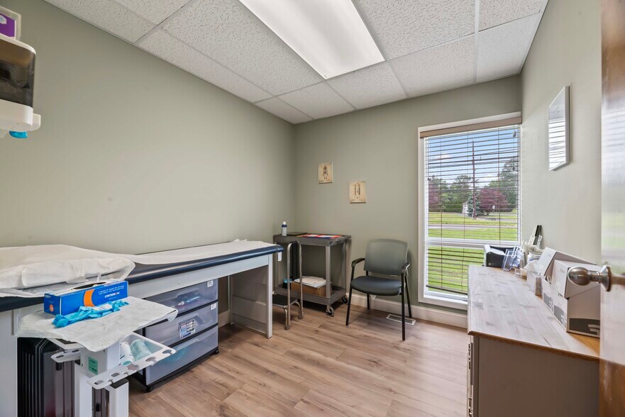 More Photos Of 1594-1600 US Highway 130, North Brunswick Medical For Lease