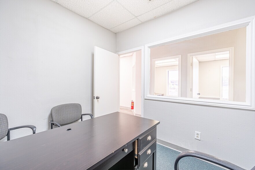 More Photos Of 4718 S Loop 289, Lubbock Office Residential For Lease