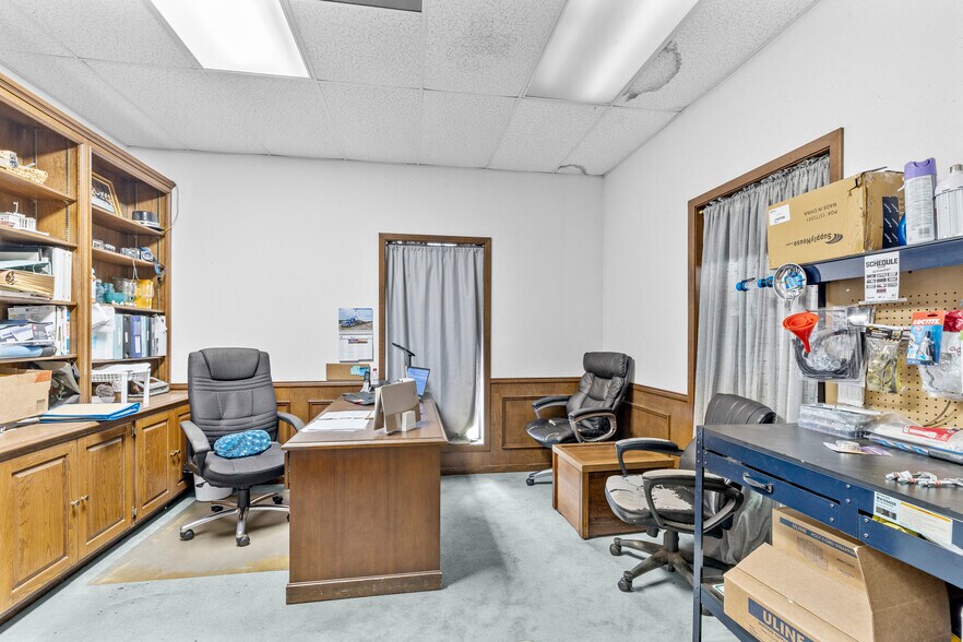 More Photos Of 189 N 1st St, Timpson Warehouse For Sale