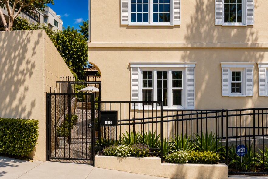More Photos Of 1112 N Sherbourne Dr, West Hollywood Loft Creative Space For Lease