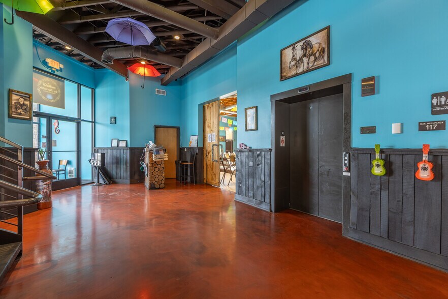 More Photos Of 415 N Benton Dr, Sauk Rapids Restaurant For Sale